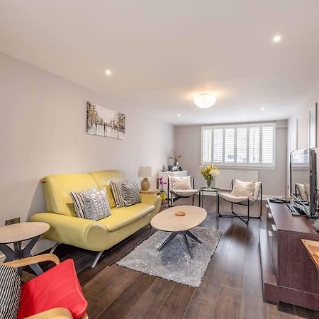 Central Windsor, 5 Mins To Legoland, Driveway Экстерьер фото