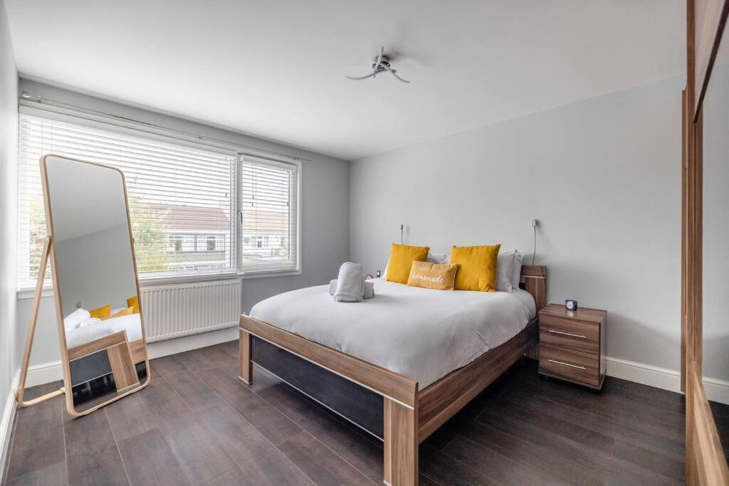 Central Windsor, 5 Mins To Legoland, Driveway Экстерьер фото